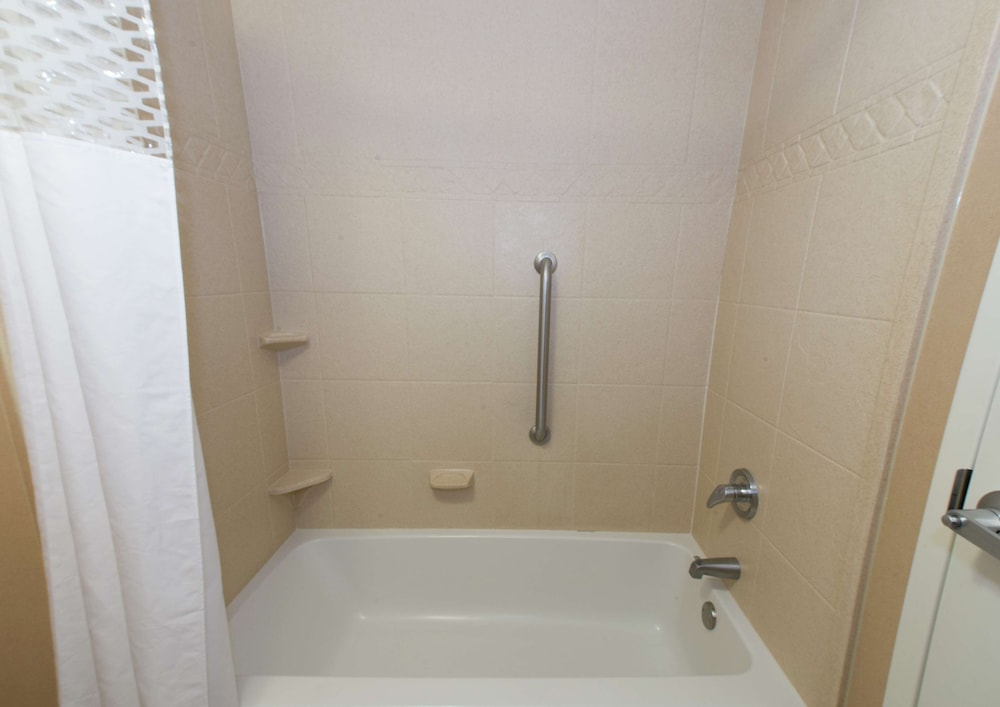Hampton Inn Suites Scottsboro - photo 29