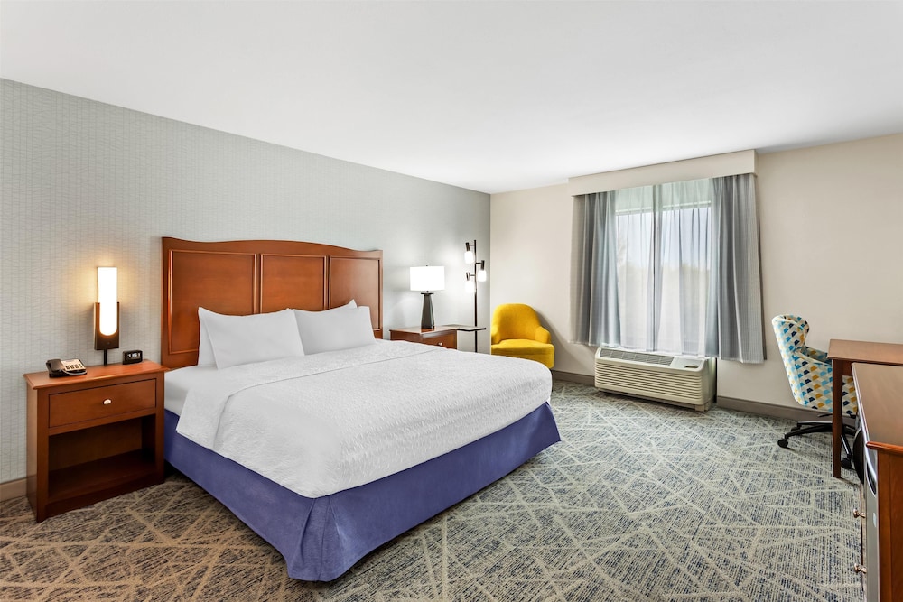 Hampton Inn DeKalb IL - photo 16