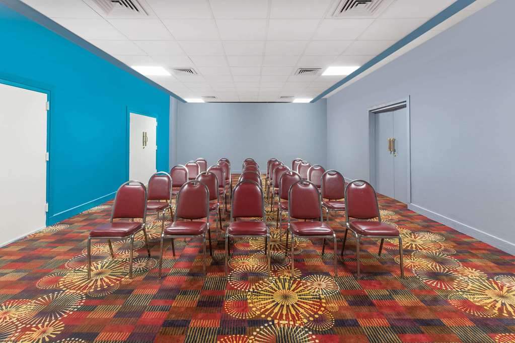 Days Inn by Wyndham Uvalde - photo 13