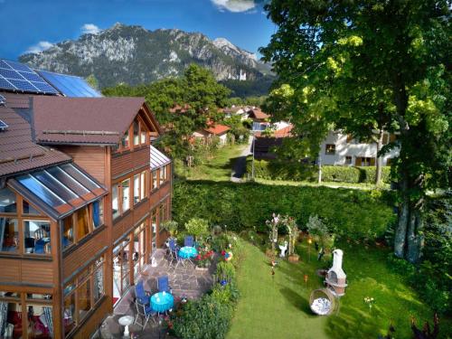 Haus bei der Linden Ferienwohnungen — 5-Star Luxury Hotel in Schwangau, Germany