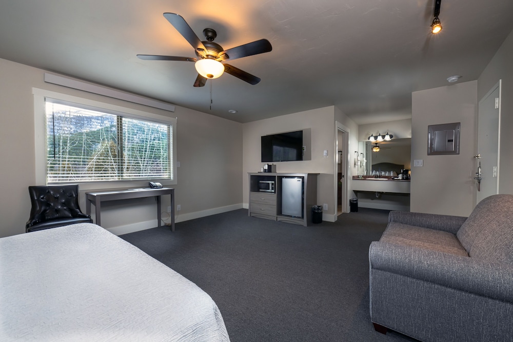 Flying Saddle Resort - photo 7
