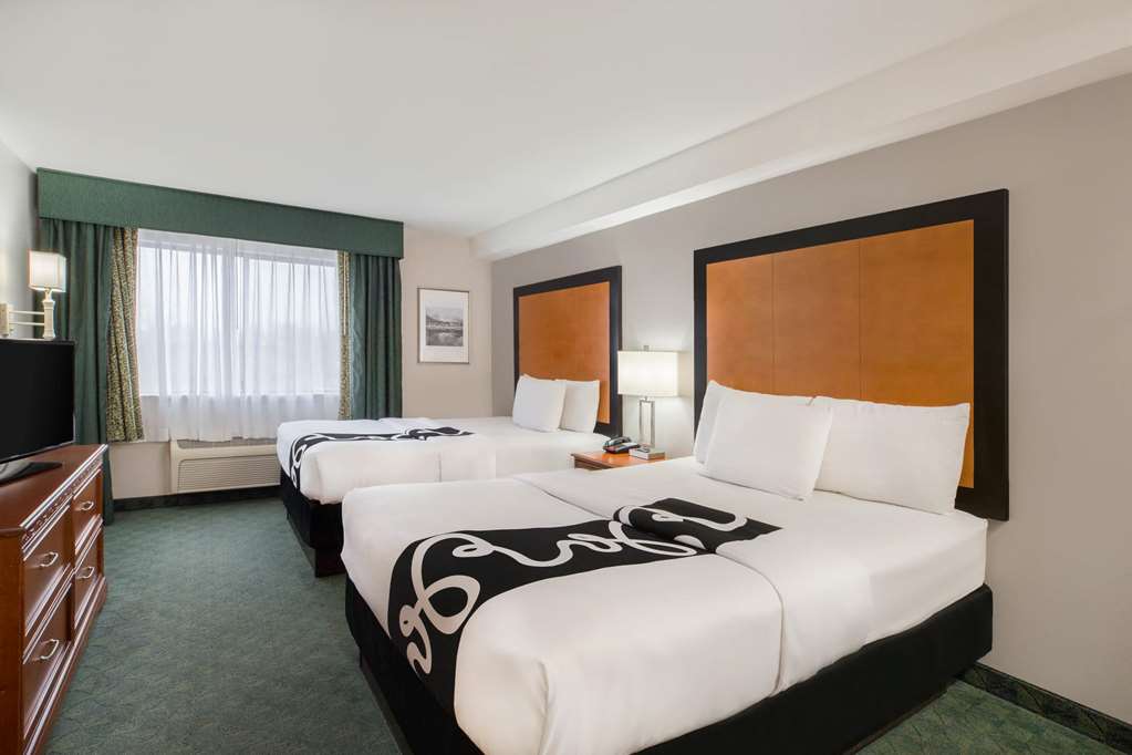 La Quinta Inn by Wyndham Everett - photo 14