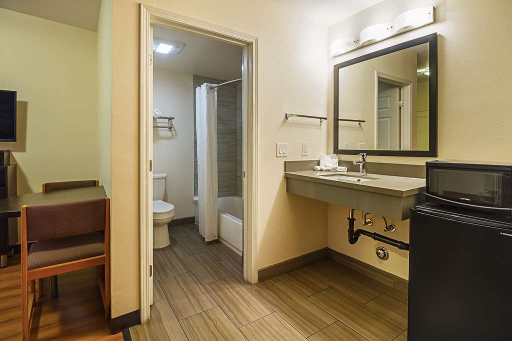Motel 6 on Maple - photo 27