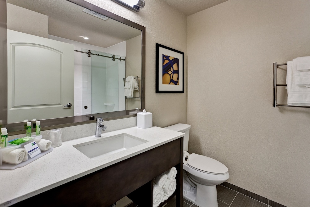 Holiday Inn Express & Suites Manhattan by IHG - photo 7