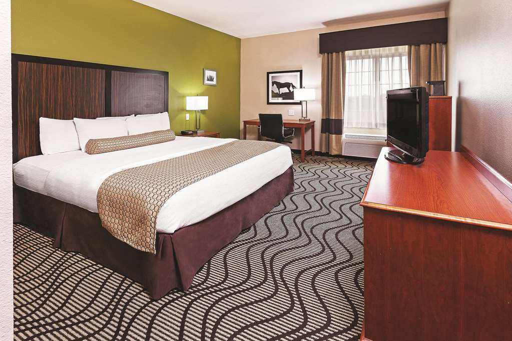 La Quinta Inn & Suites by Wyndham Corpus Christi Northwest - photo 16