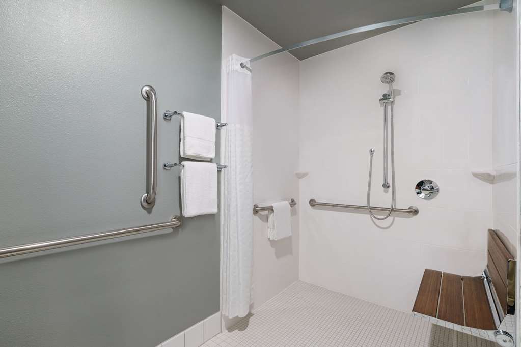 La Quinta Inn & Suites by Wyndham Springfield - photo 28