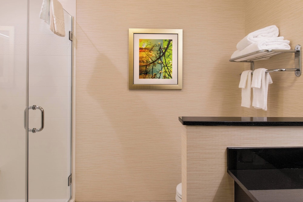 Fairfield Inn & Suites Utica - photo 16