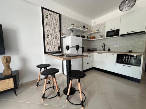 Daisy's One Bedroom Apartment — 4-Star Luxury Hotel in Tolon, Greece