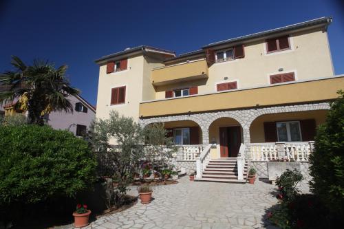 Cres Sučić Apartments — 4-Star Luxury Hotel in Cres, Croatia