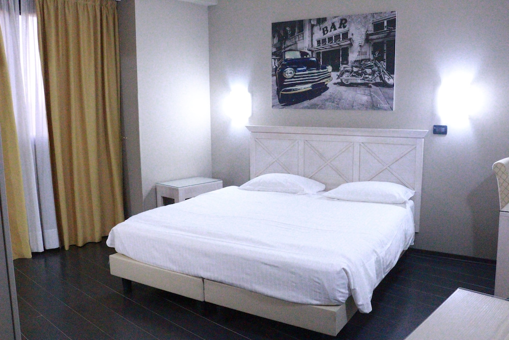 Hotel Garibaldi — Vercelli