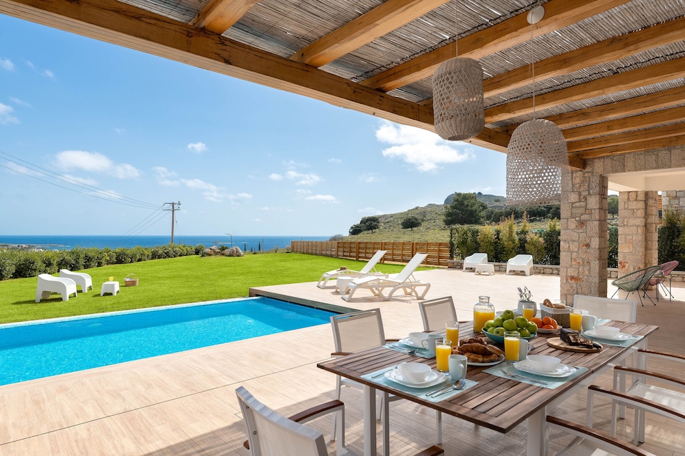 Oasis - carbon neutral hotel in Preveza