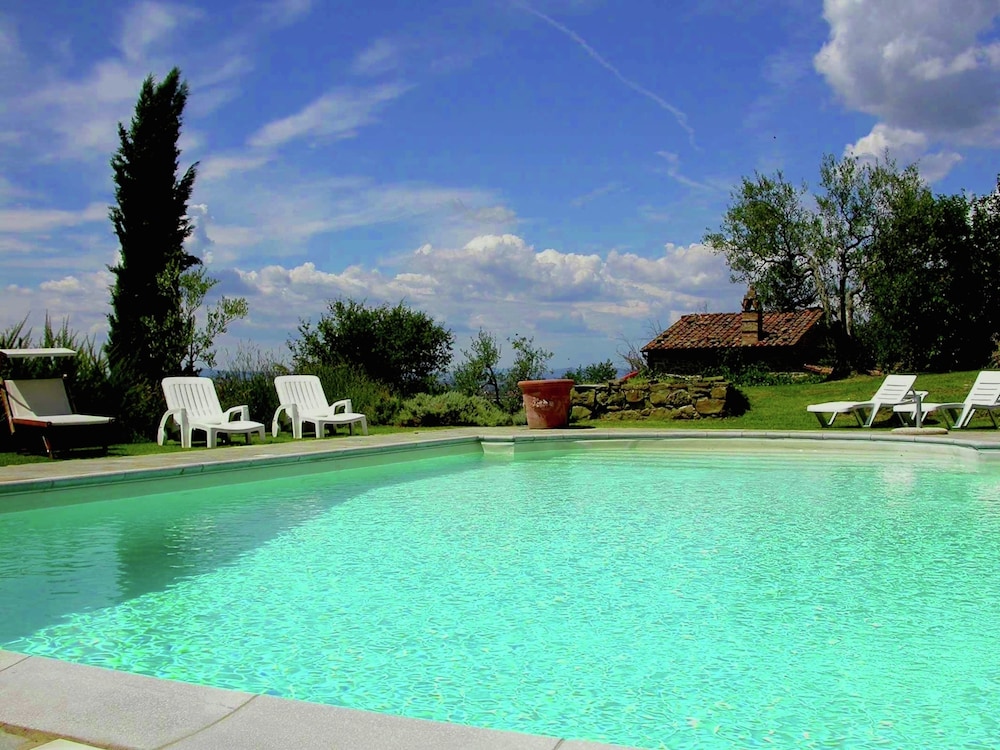 Belvilla by OYO Villa Oleandro — 4-Star Luxury Hotel in Cortona, Italy