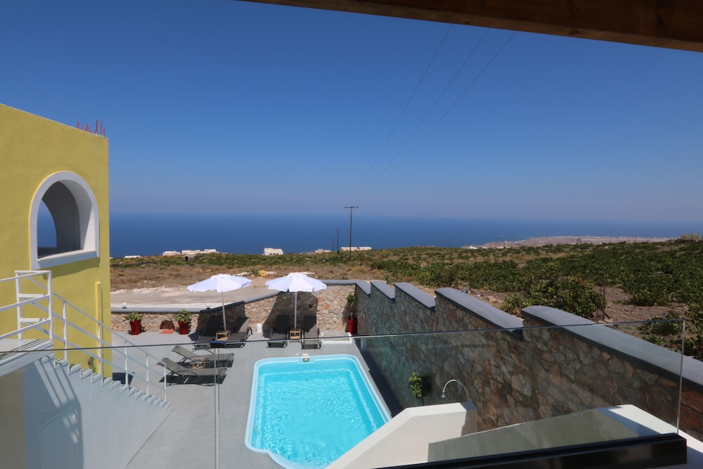 Villa Libertad — 4-Star Luxury Hotel in Fira, Greece