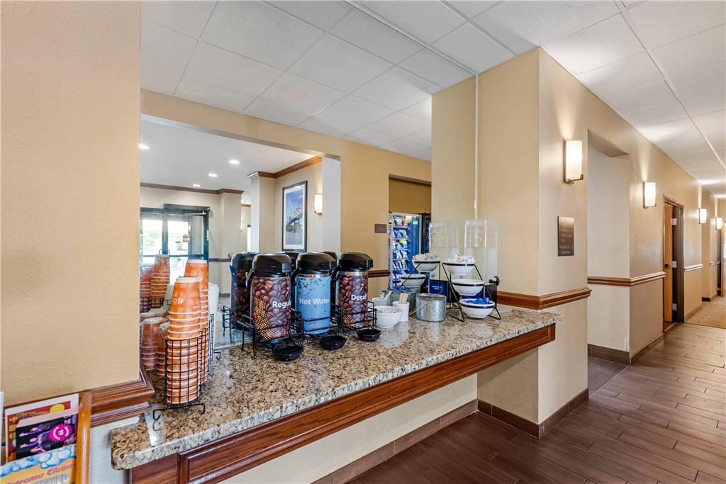 Comfort Inn & Suites East Moline near I 80 - photo 12