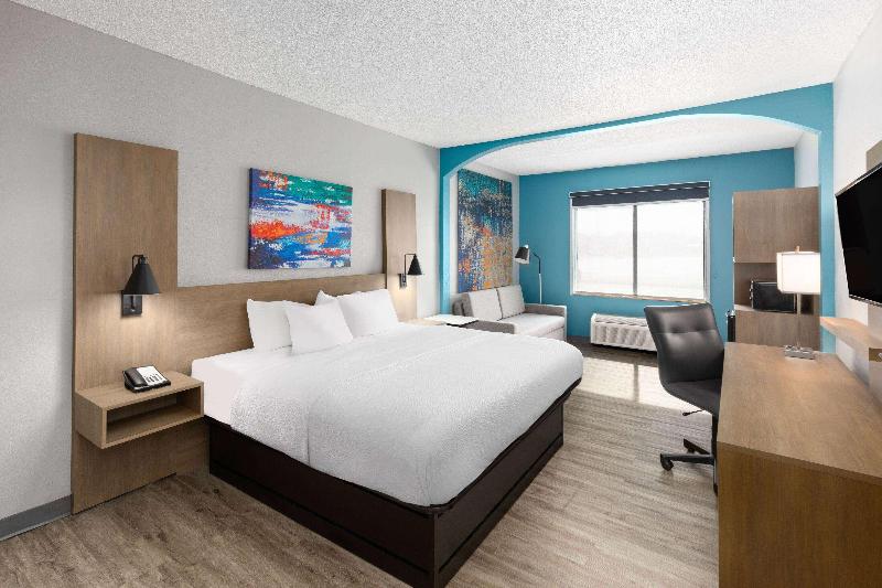 MainStay Suites Decatur River City - photo 34