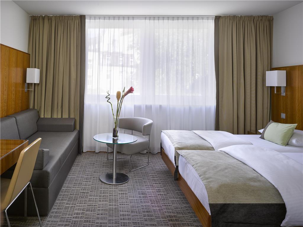 K K am harras Spacious Garden View