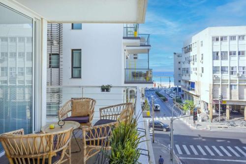 The Artisanal 3BR neat the Beach by HolyGuest — 4-Star Luxury Hotel in Tel Aviv, Israel