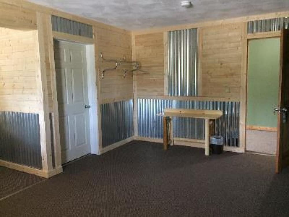 Big Horse Inn and Suites - photo 31