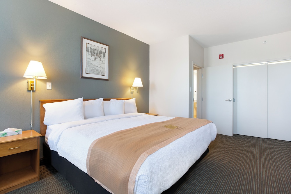 Lakeview Inns & Suites Okotoks — Okotoks — photo 3