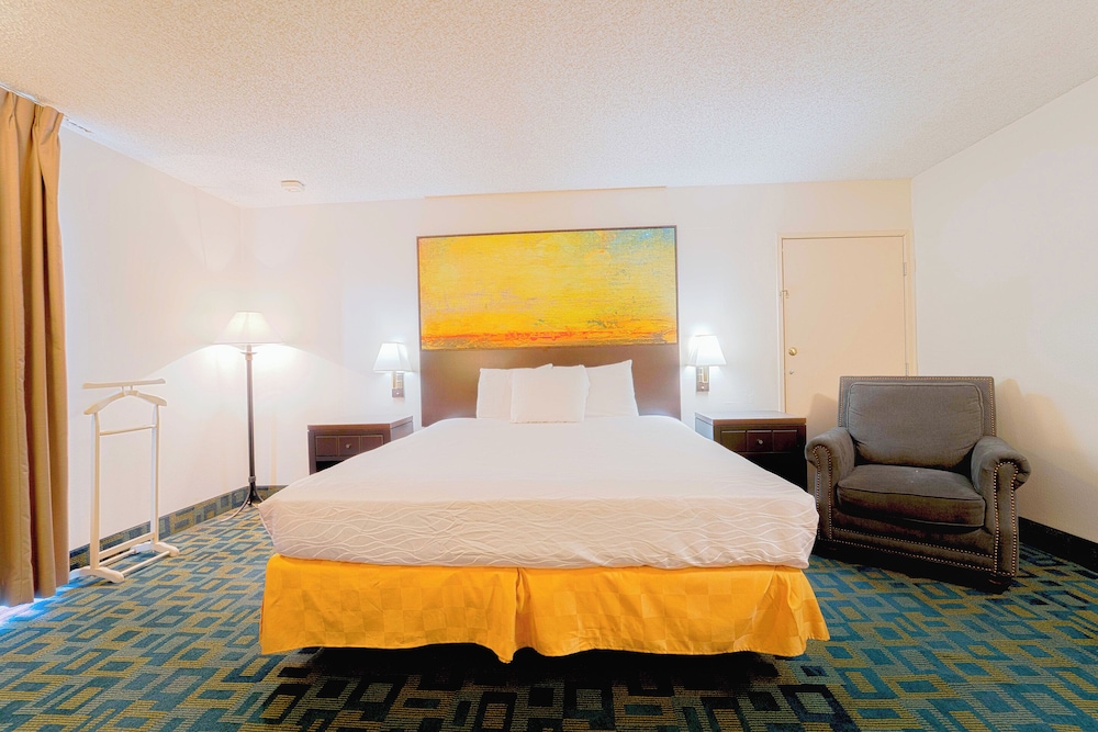 Royal Plaza Inn Indio - photo 33