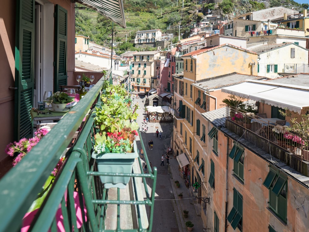 Recanissu Apartment with balcony & AC — 4-Star Luxury Hotel in Vernazza, Italy