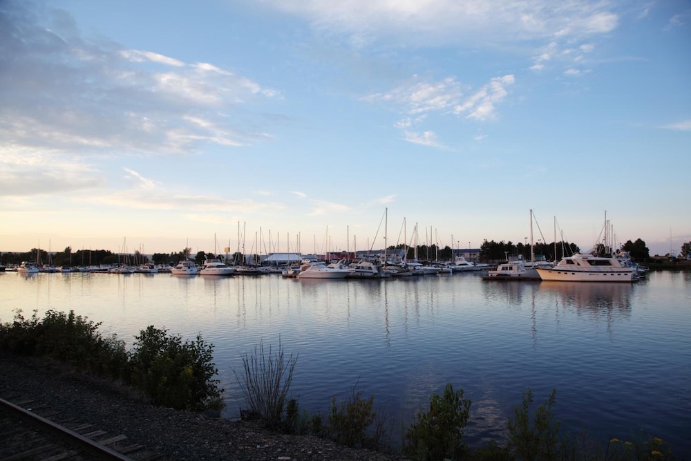 Barker's Island Inn Resort - photo 34