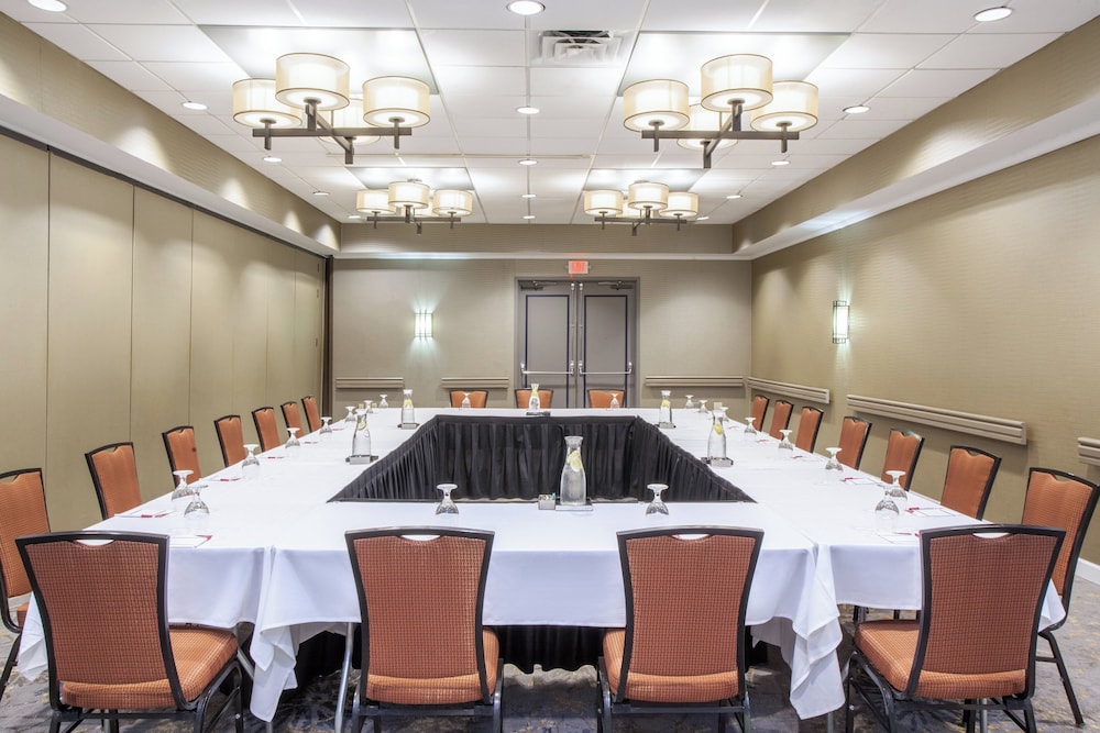 Crowne Plaza Suites MSP Airport Mall of America by IHG - photo 50