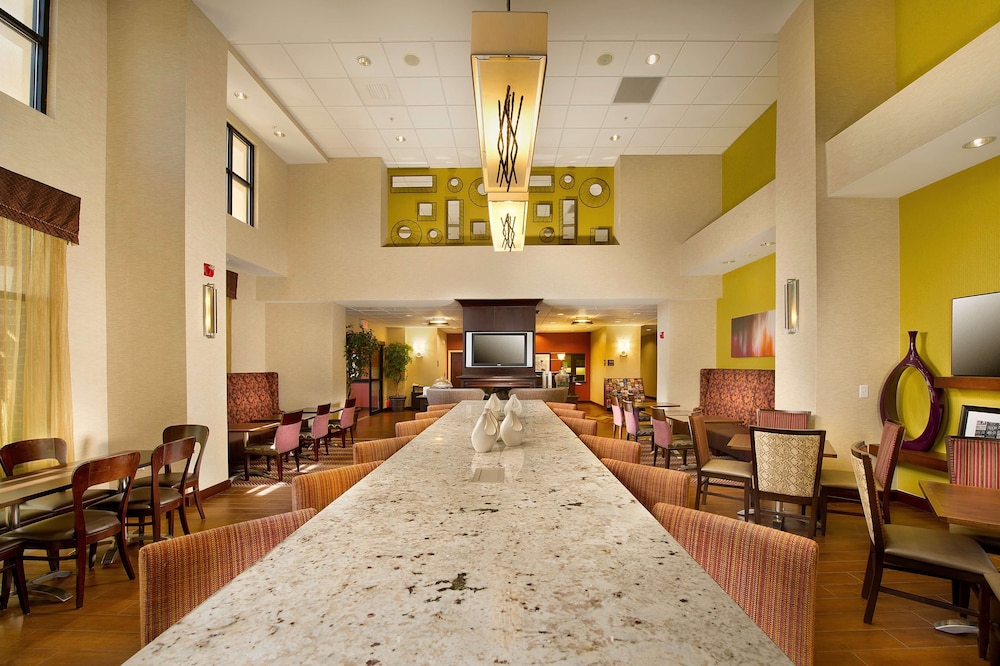 Hampton Inn & Suites San Antonio Airport - photo 2