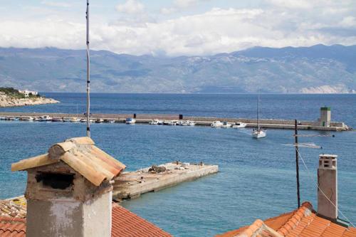 Apartment Na Vrti — 4-Star Luxury Hotel in Baska, Croatia