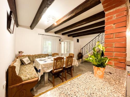 Kuća Za Odmor Romano — 4-Star Luxury Hotel in Marcana, Croatia