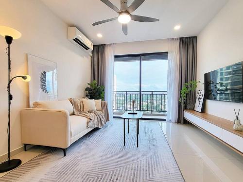 Panoramic Skyline View 3 Bedrooms 6 Pax Free Parking — 4-Star Luxury Hotel in Johor Bahru, Malaysia