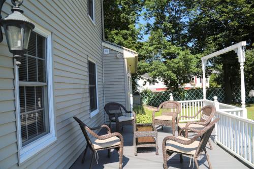 Sunnyside home near Sunday River Black Mountain Lakes and Hikes — 4-Star Luxury Hotel in Rumford, United States