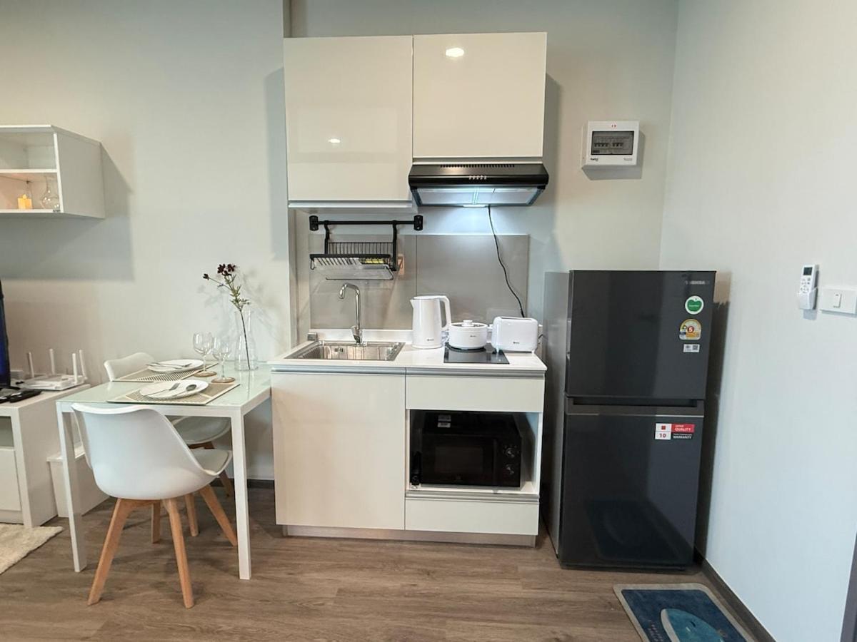 New 1 Bedroom Condo for Rent 0 Meters From Bts Wutthakat