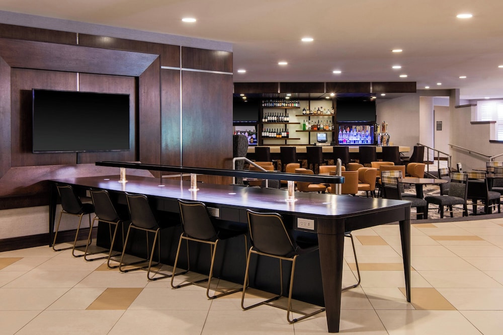 Sheraton Ann Arbor Hotel - photo 3