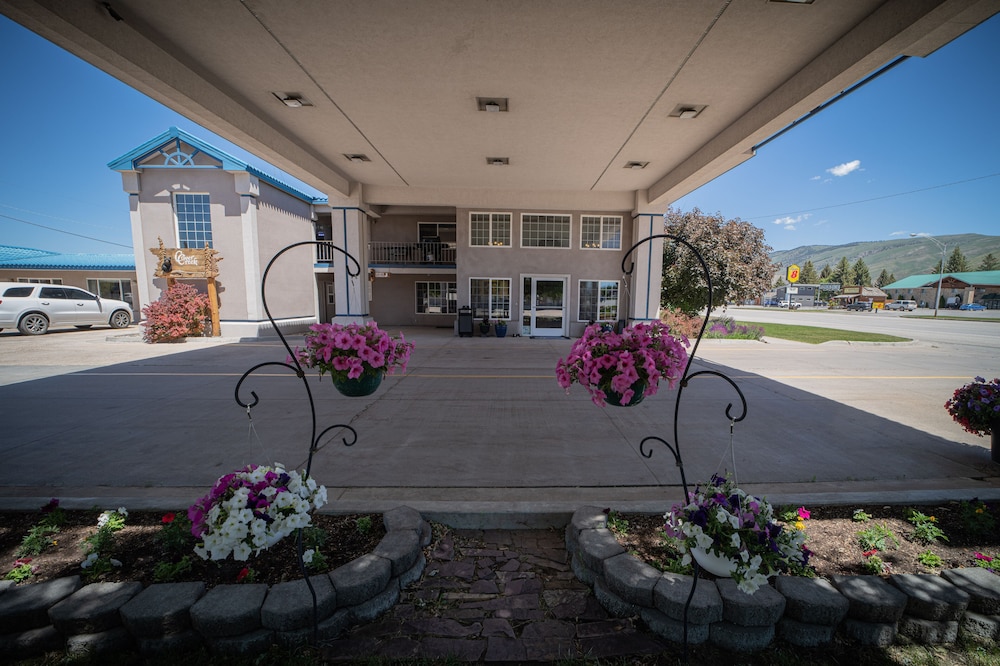 Clover Creek Inn - photo 30