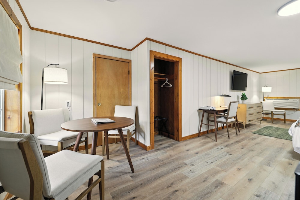 Hillside Motel LLC - photo 88