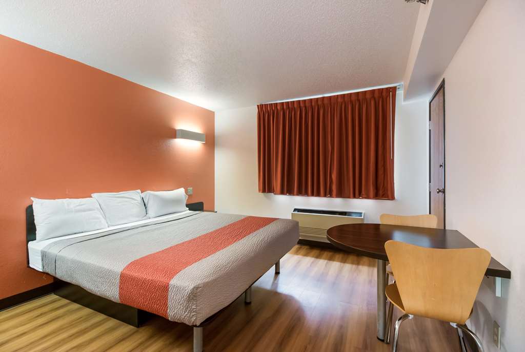 Motel6 Davenport IA - photo 7