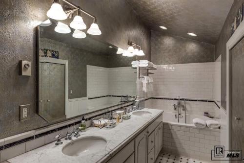 Bear Claw 615 Ski in Ski out Condo — 4-Star Luxury Hotel in Steamboat Springs, United States