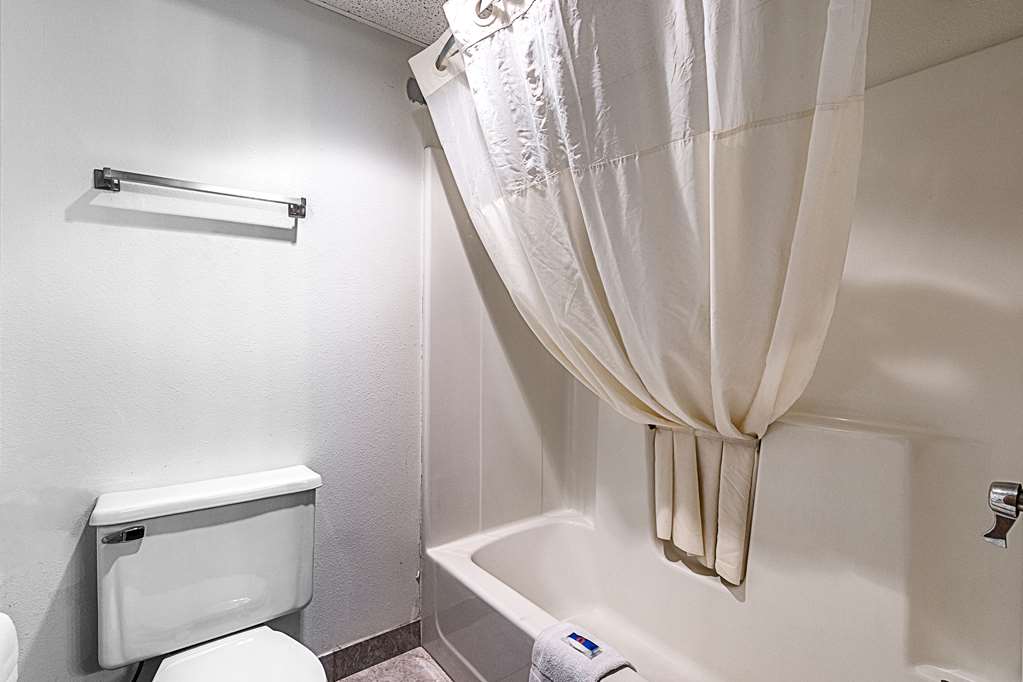 Motel 6 Kewanee IL - photo 11