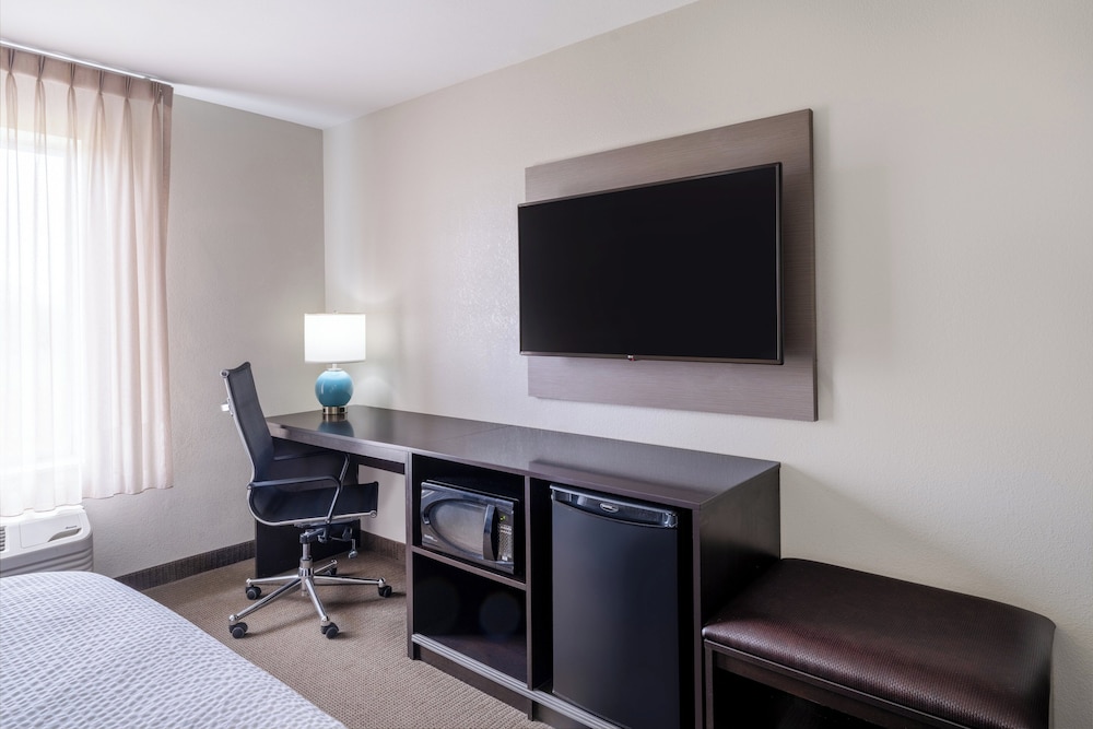 Garner Hotel Clarksville Northeast by IHG - photo 11