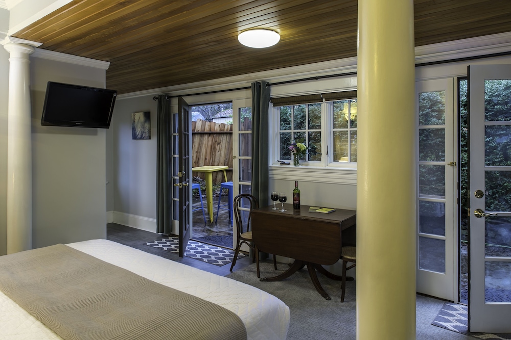 Inn at the Gorge - photo 18