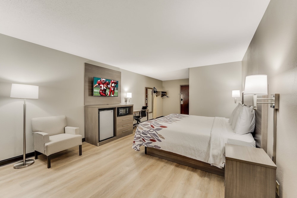 Red Roof Inn & Suites Newport Middletown RI - photo 20