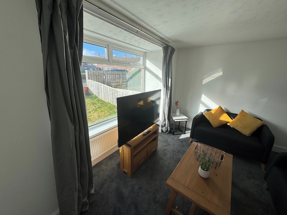 Housesleeps5 riverfront parking garden contractors in Stockton-On-Tees, United Kingdom