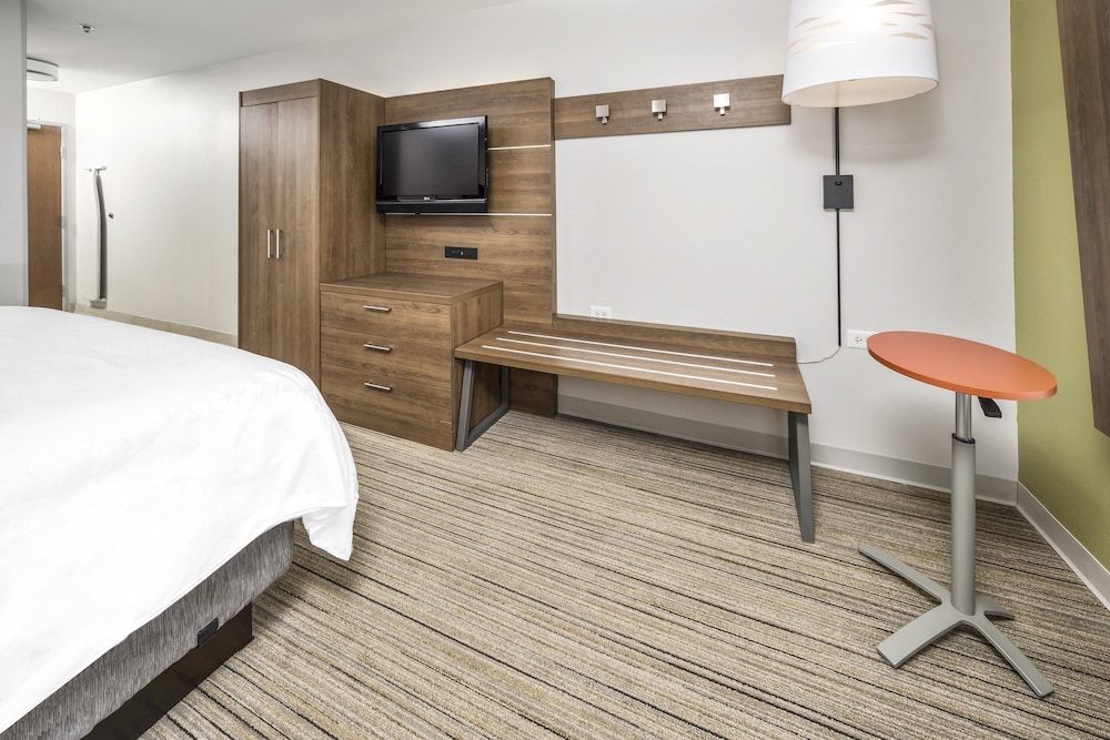Holiday Inn Express Chicago NW Vernon Hills by IHG - photo 6