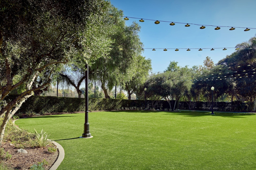 Sheraton Fairplex Suites & Conference Center - photo 5