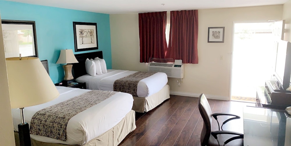Howard Johnson by Wyndham Buena Park - photo 11