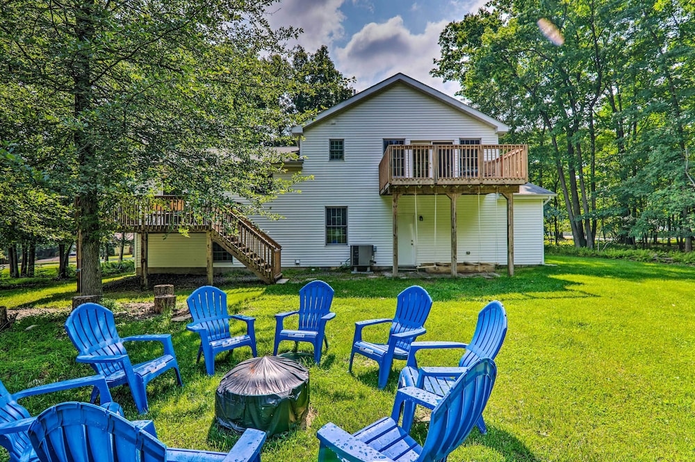 Poconos Retreat W Game Room Hot Tub Sauna — Mount Pocono