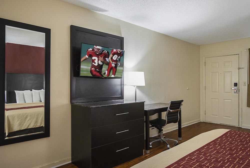Red Roof Inn & Suites Scottsboro - photo 16