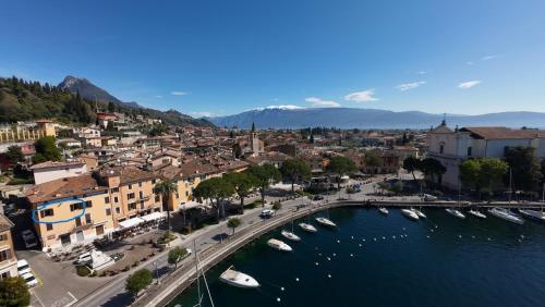 Appartamento Panorama — 4-Star Luxury Hotel in Toscolano Maderno, Italy