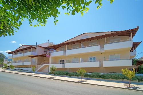 Agios Sostis — hotel in Kyparissia